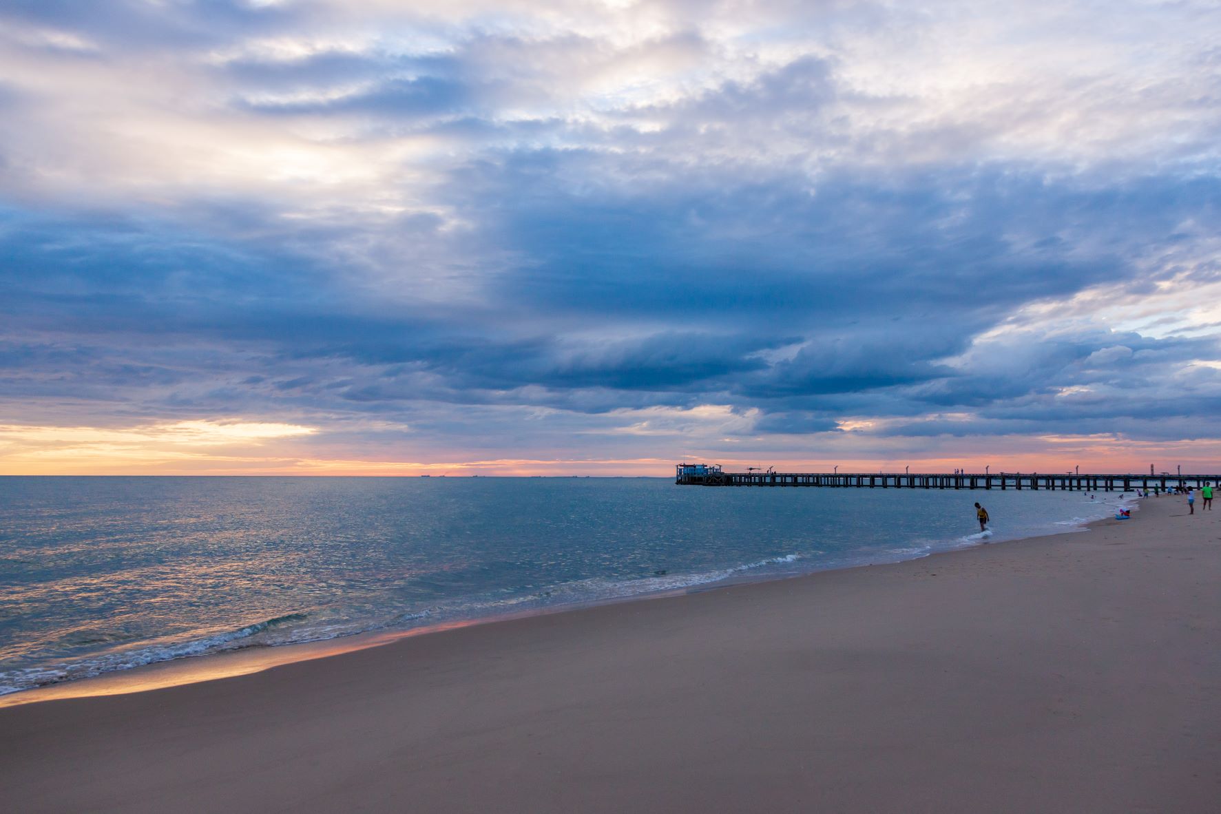 รวมที่เที่ยวในเมือง หาดแม่รำพึง (จังหวัดระยอง) 2567 มาแล้วไม่แวะถือว่าพลาด