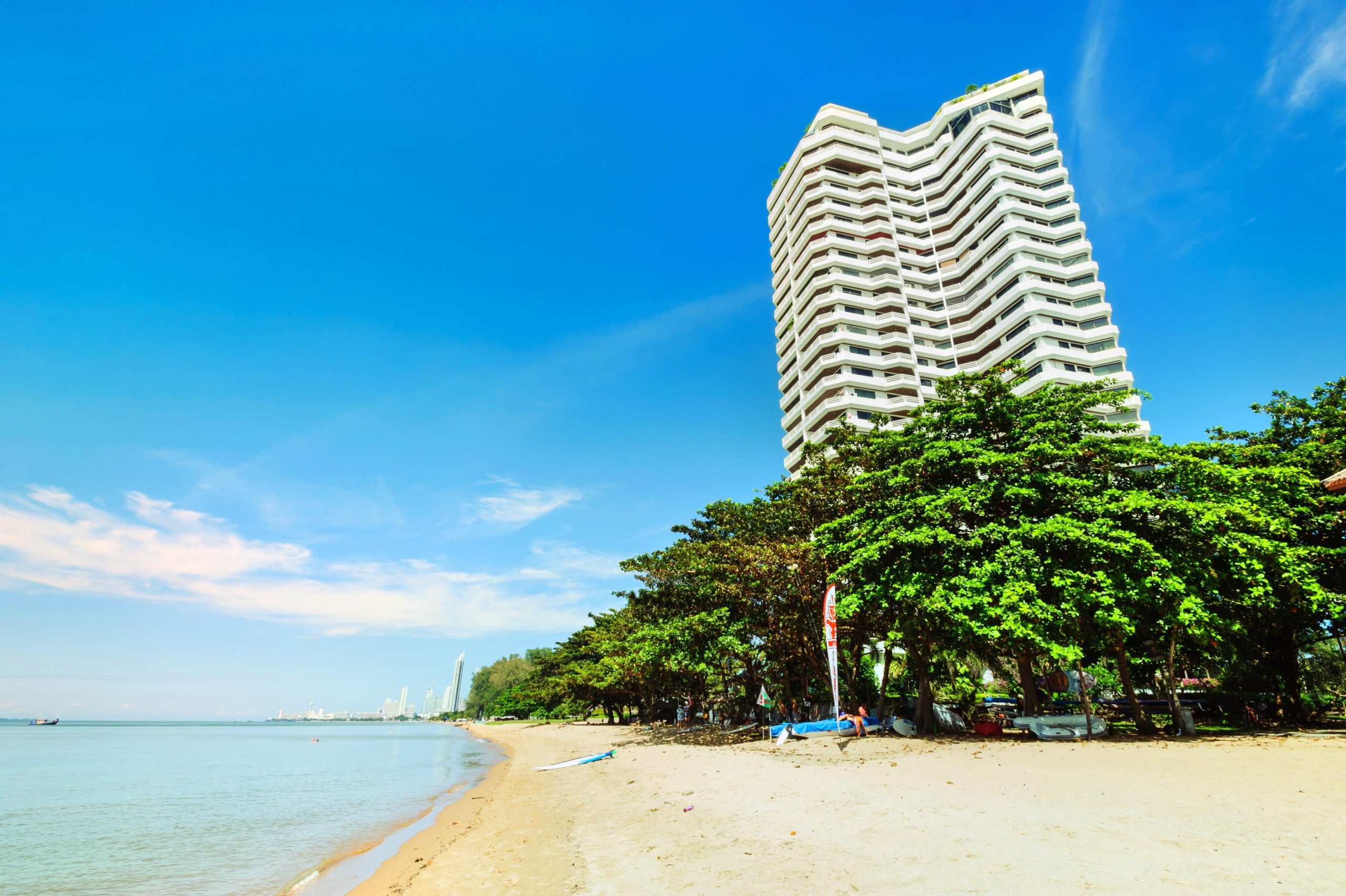 มุมถ่ายรูปที่ไม่ลับในเ หาดจอมเทียน (จังหวัดพัทยา) 2567 สัมผัสธรรมชาติอันน่าหลงใหล